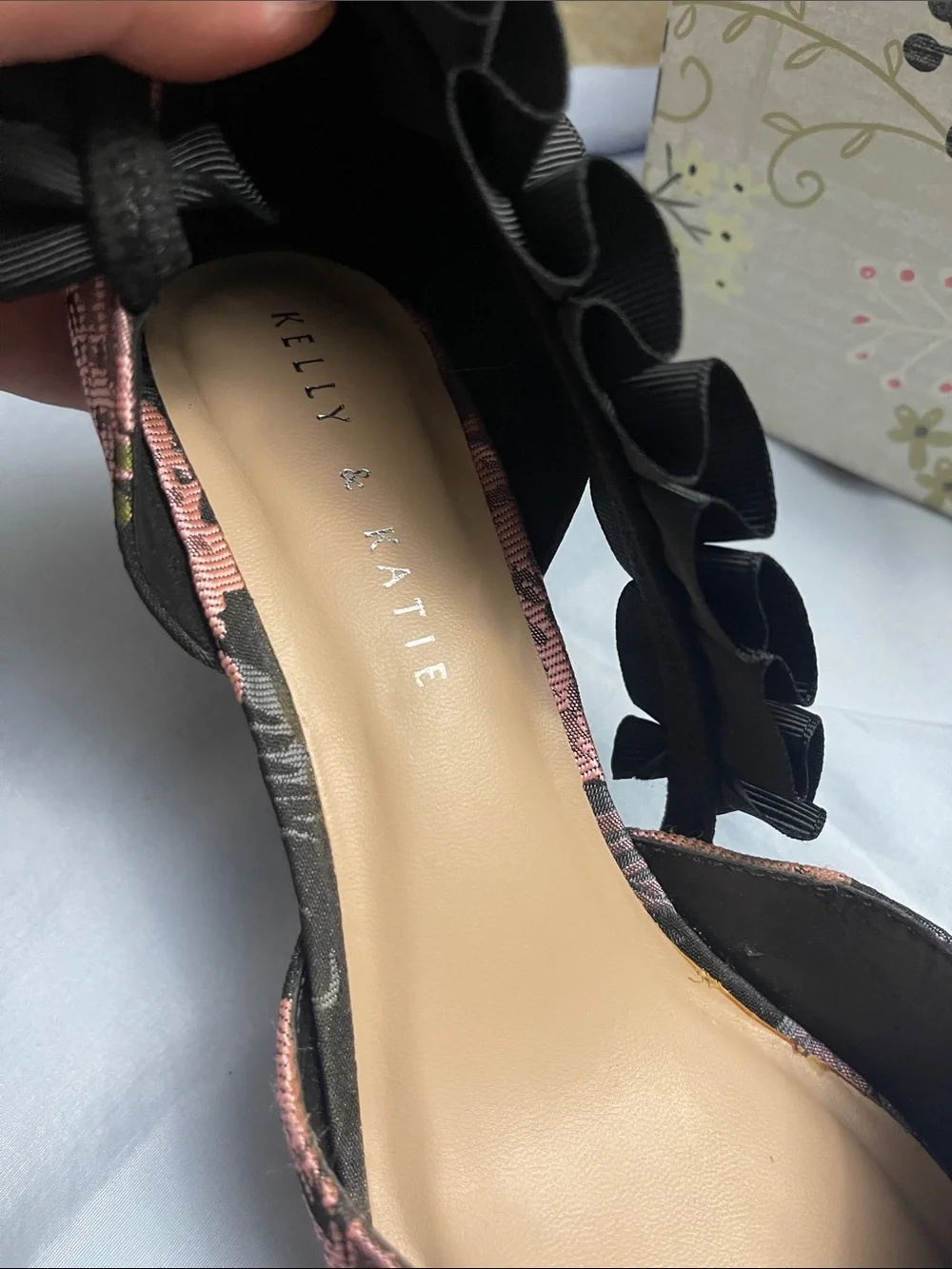 Kelly & Katie Black and Pink Floral Pointed Toe Ankle Tie Heels size 8.5